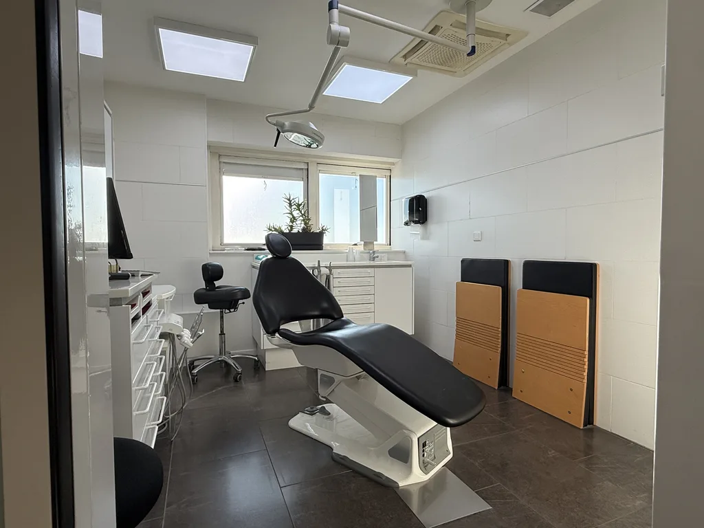 Salle de soins du cabinet d'orthodontie Dr Marin a Rennes